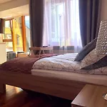 Moari Goscinne Homestay *