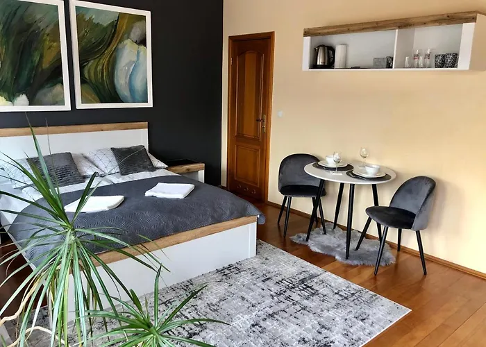 Moari Goscinne Homestay *